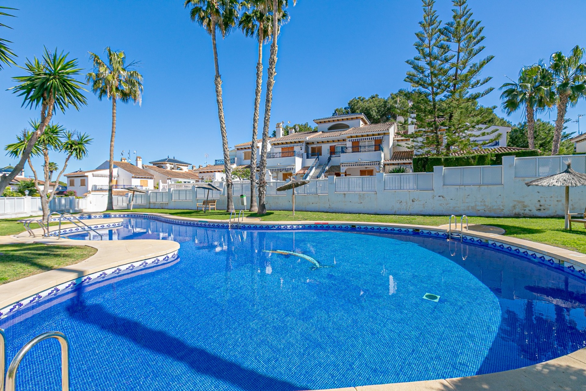 Sale - Semi Detached Villa -
Mil Palmeras - Riomar