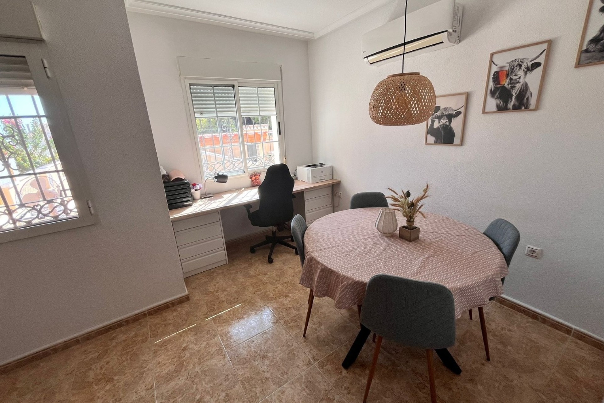 Sale - Semi Detached Villa -
Orihuela Costa - Entre golf