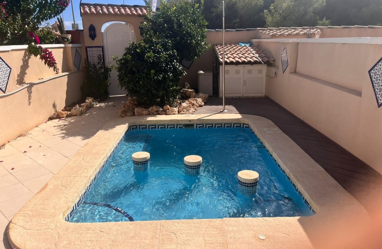 Sale - Semi Detached Villa -
Orihuela Costa - Entre golf