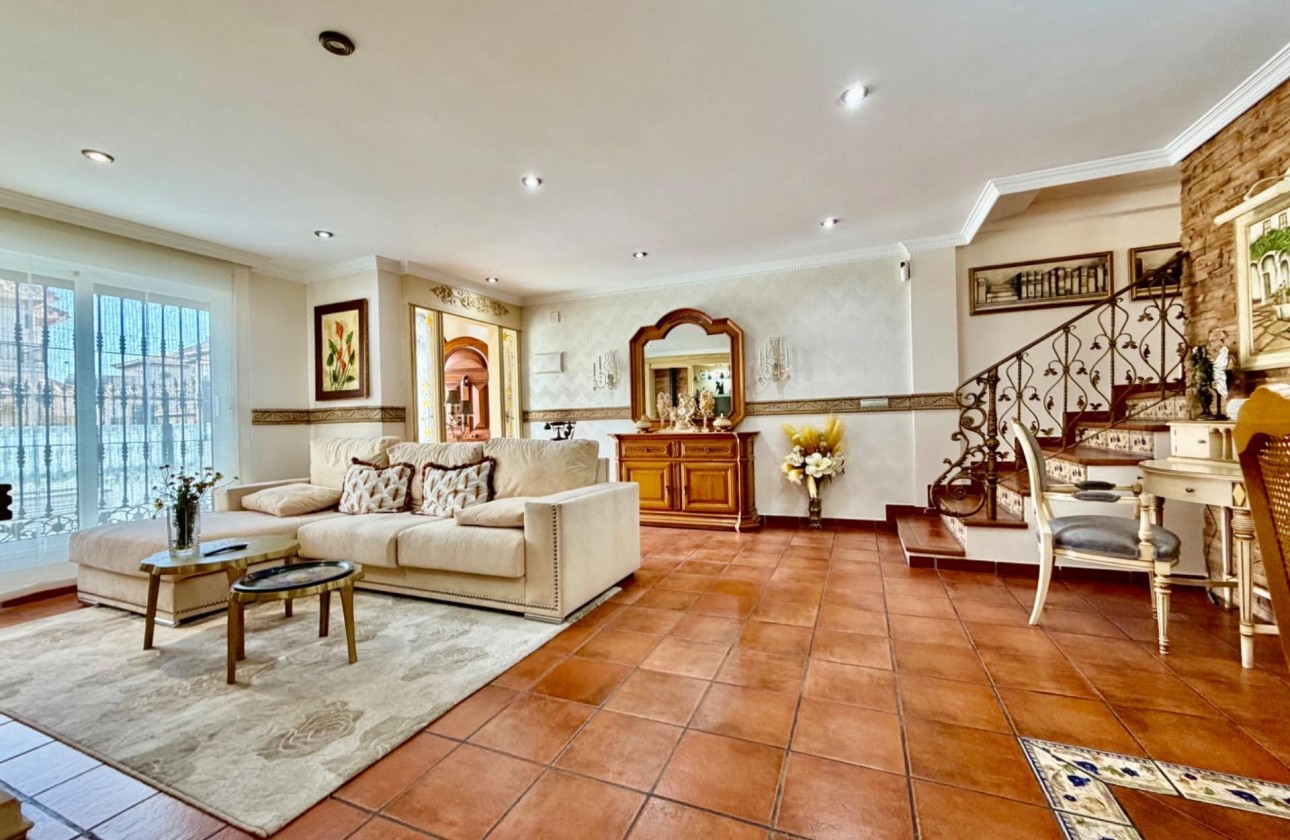 Sale - Semi Detached Villa -
Orihuela Costa - La Zenia