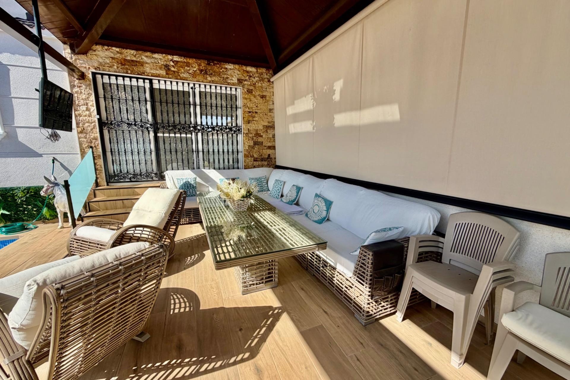 Sale - Semi Detached Villa -
Orihuela Costa - La Zenia