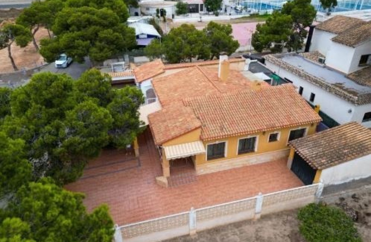 Sale - Semi Detached Villa -
Orihuela Costa - Punta Prima