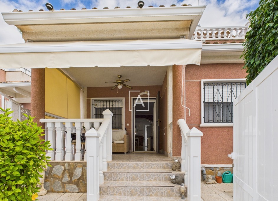 Sale - Semi Detached Villa -
Pinar de Campoverde