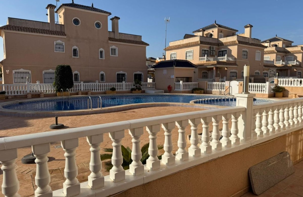 Sale - Semi Detached Villa -
Torre de la Horadada