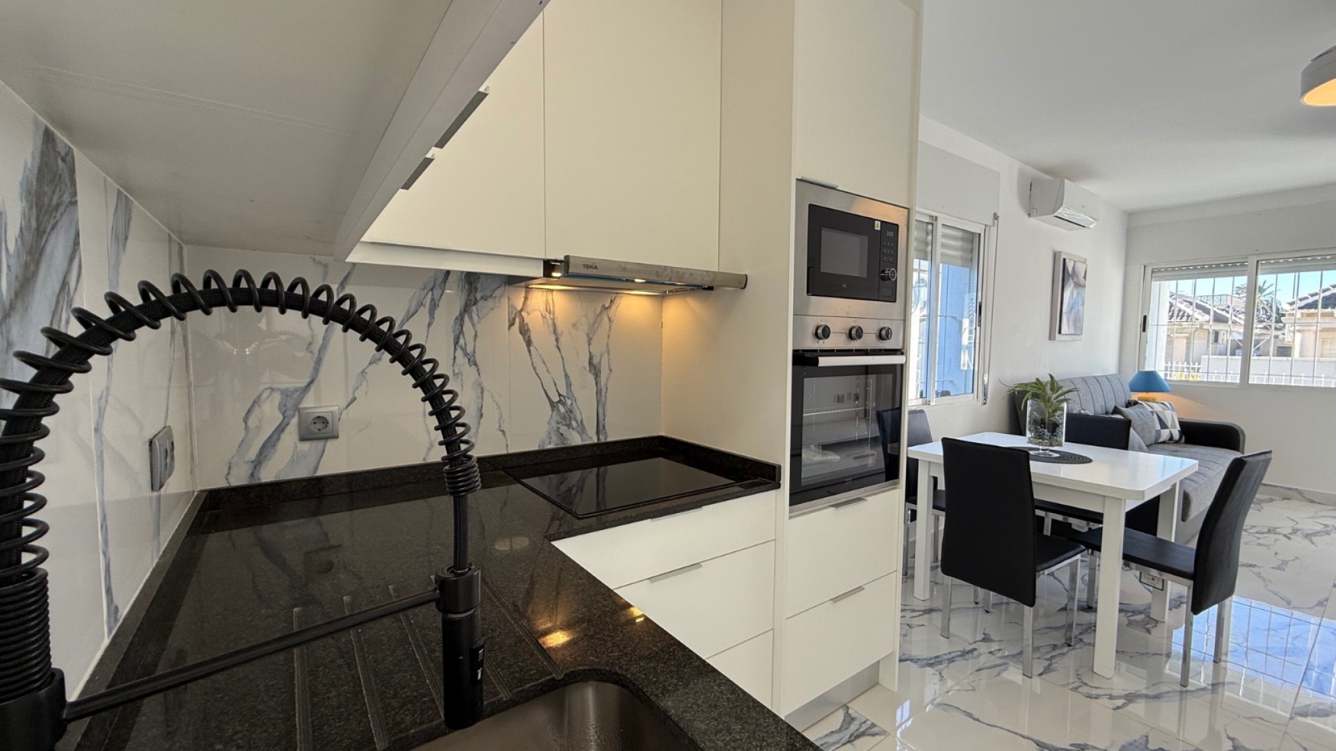 Sale - Semi Detached Villa -
Torrevieja - El chaparral