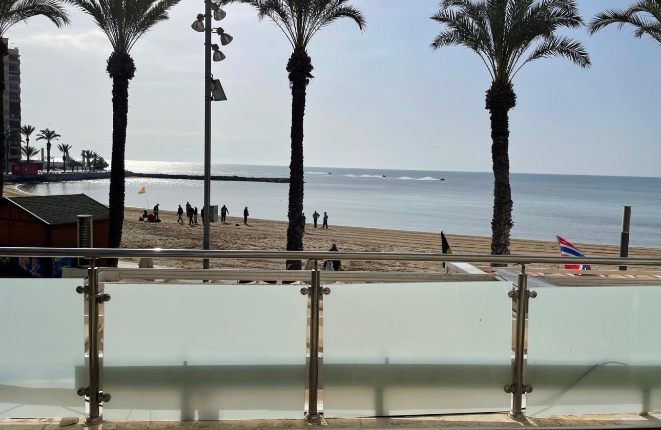 Sale - Semi Detached Villa -
Torrevieja - Playa del Cura