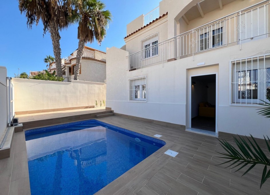 Sale - Semi Detached Villa -
Torrevieja - Torreblanca
