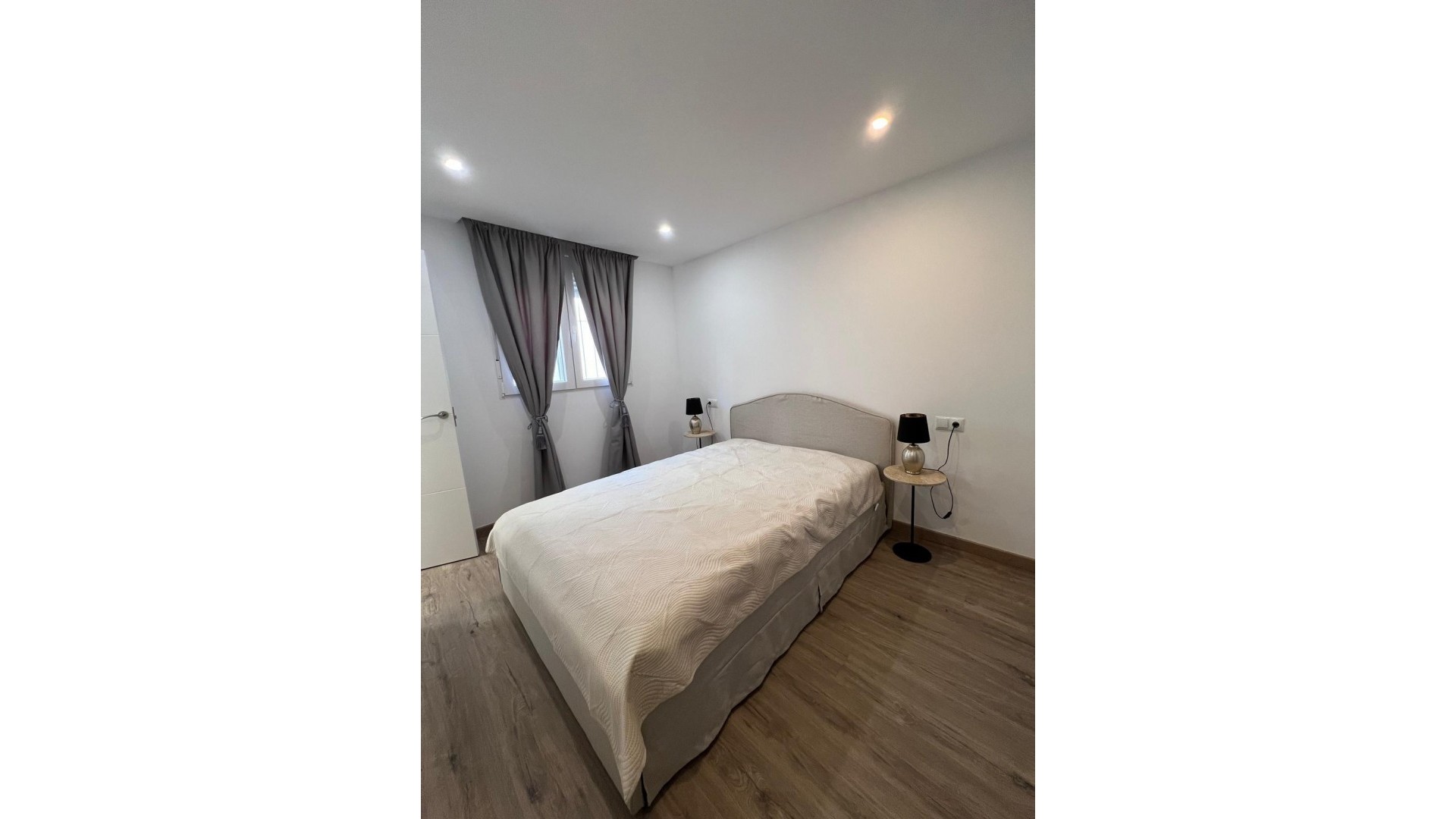 Sale - Semi Detached Villa -
Torrevieja - Torreblanca