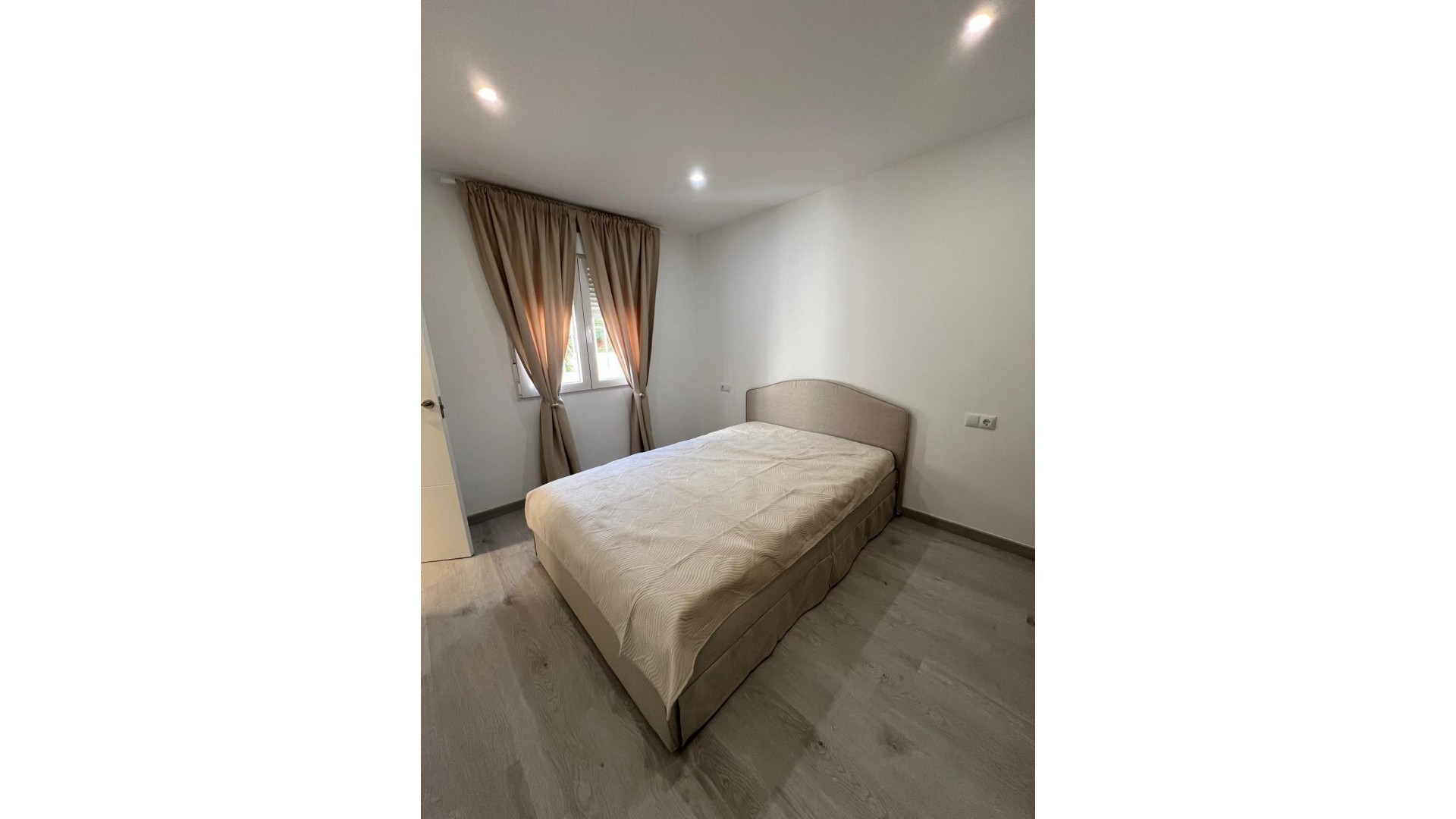 Sale - Semi Detached Villa -
Torrevieja - Torreblanca