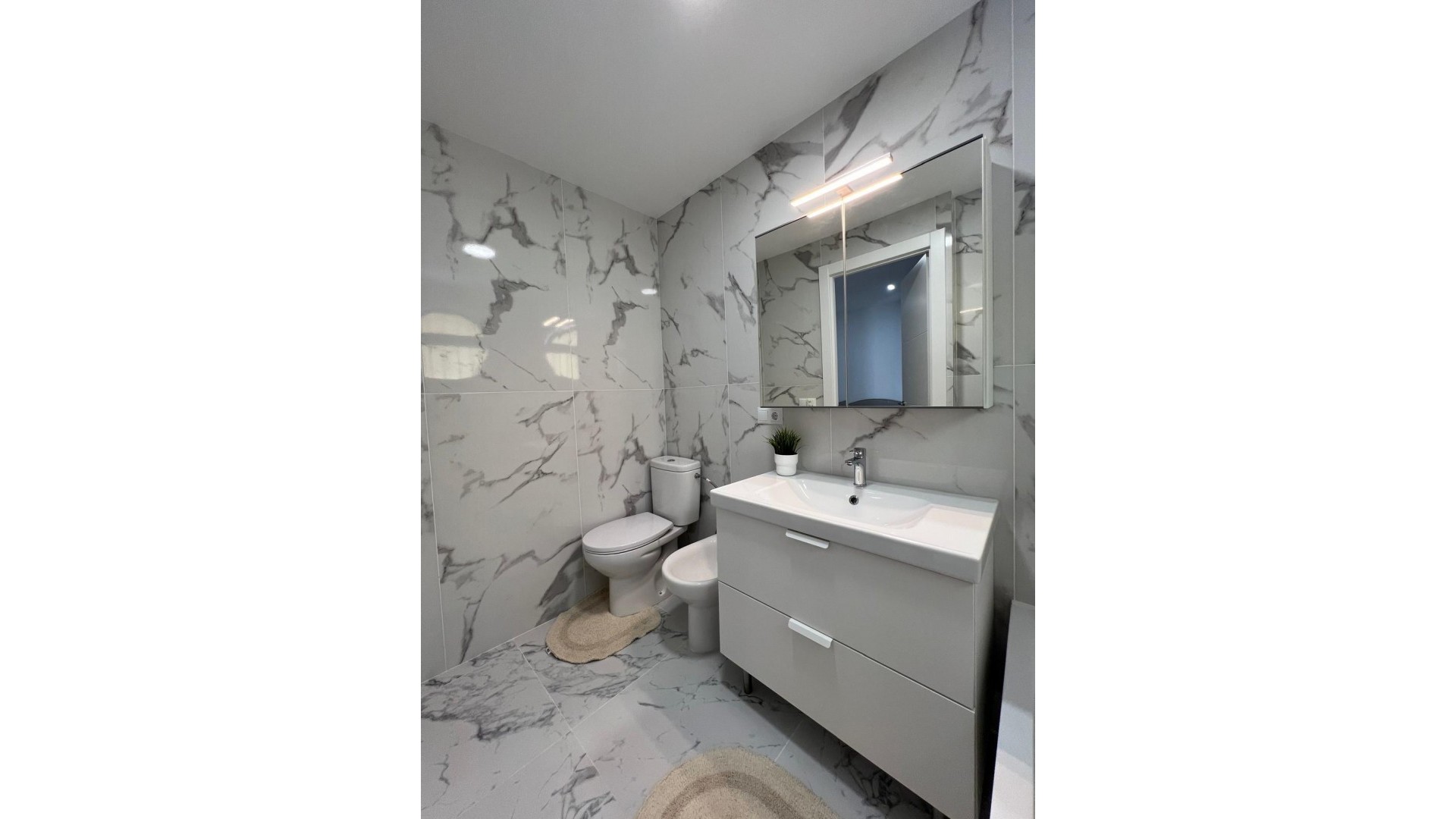 Sale - Semi Detached Villa -
Torrevieja - Torreblanca