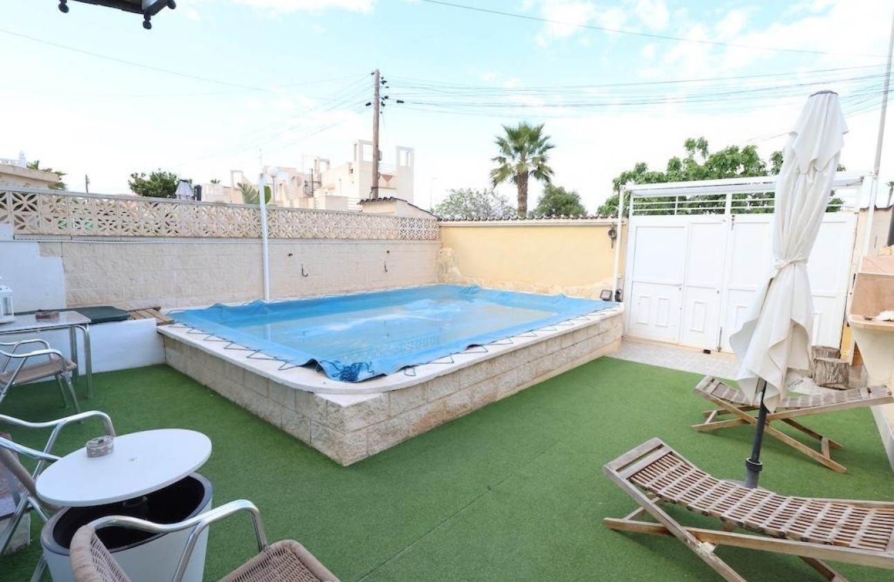 Sale - Semi Detached Villa -
Torrevieja - Torretas