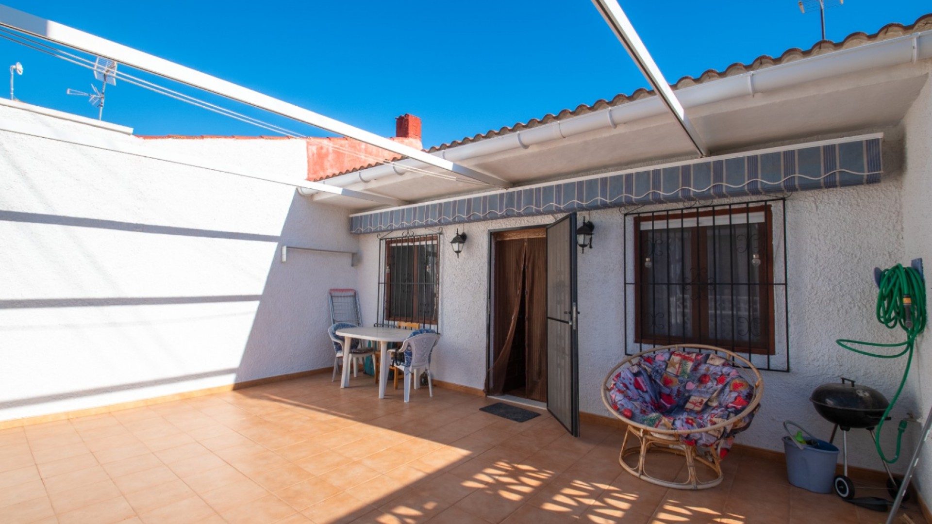 Sale - Semi Detached Villa -
Torrevieja