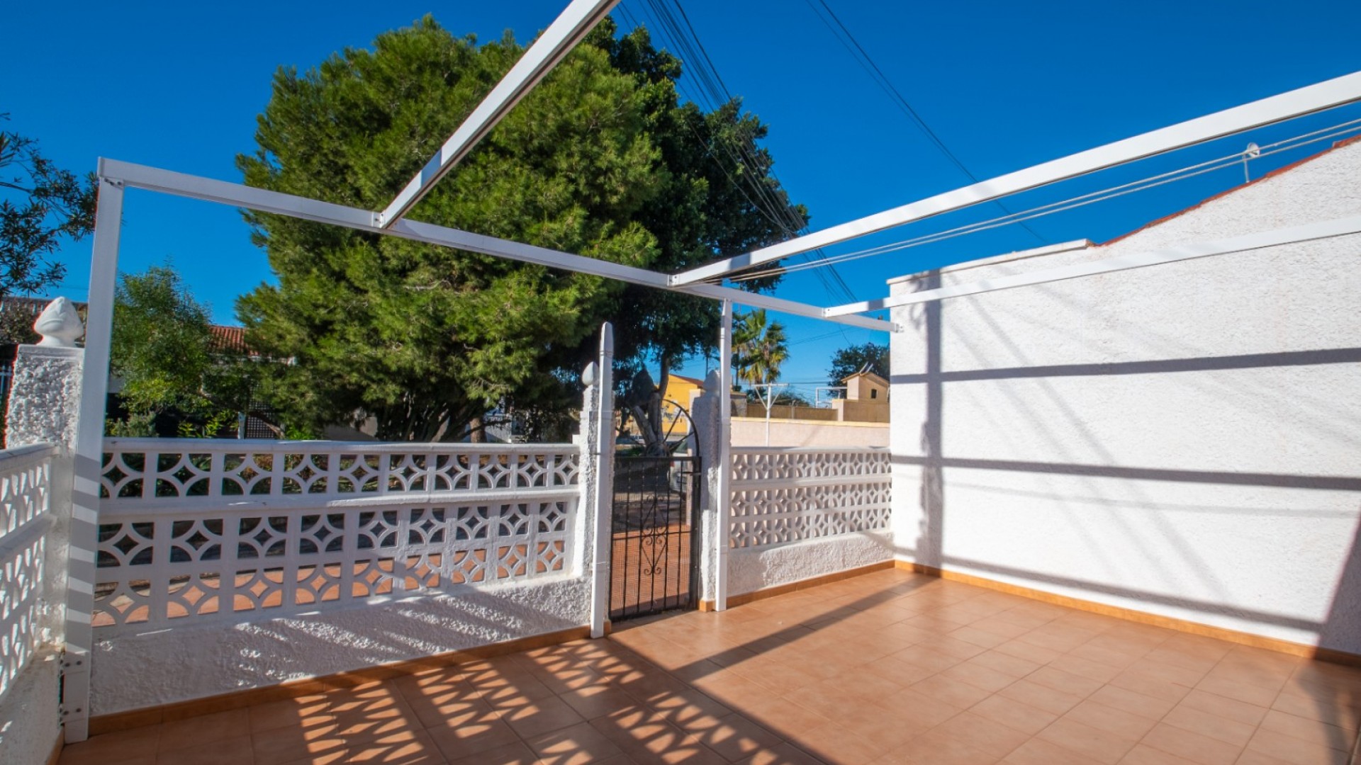 Sale - Semi Detached Villa -
Torrevieja