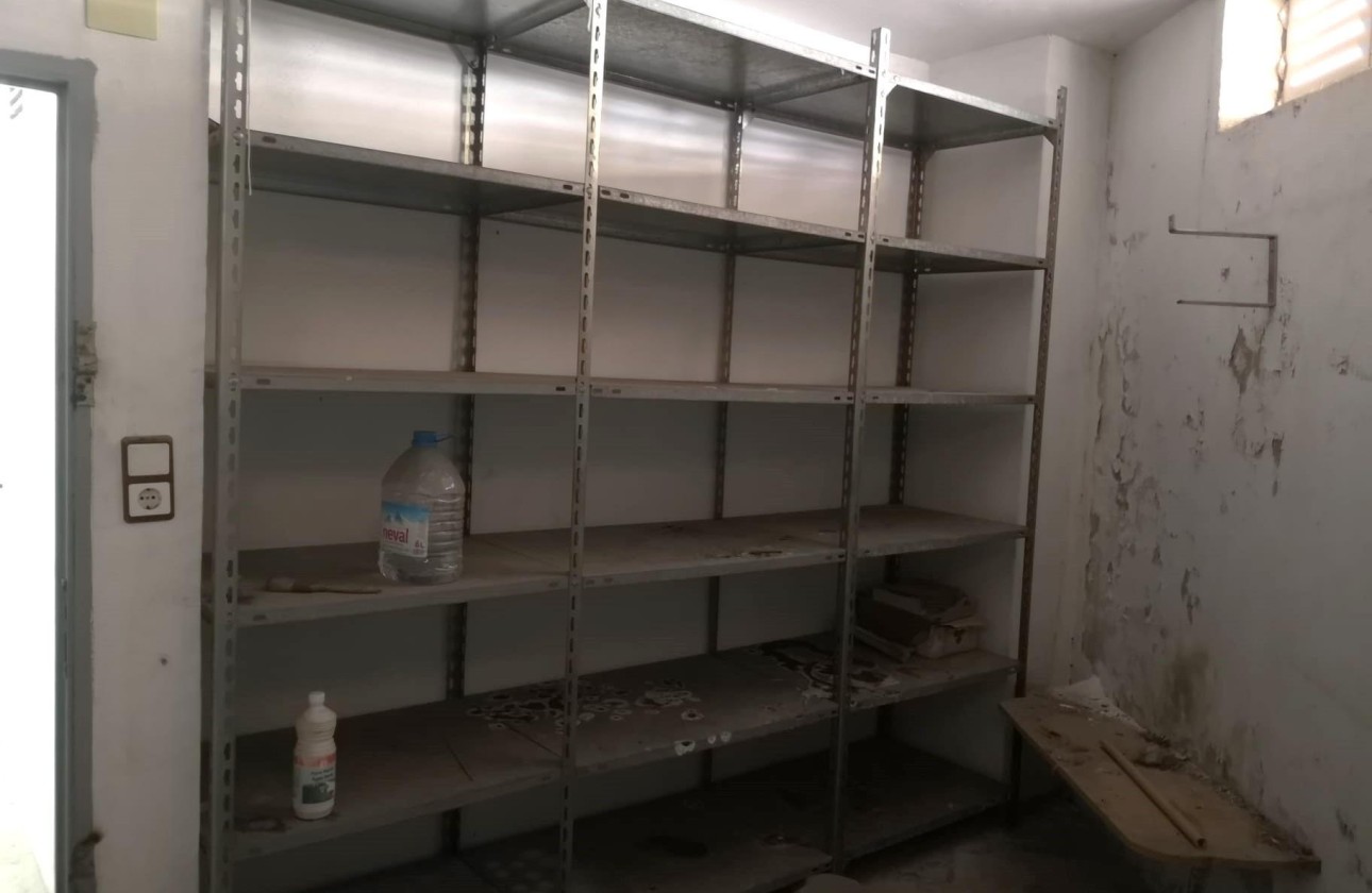 Sale - Storage Room -
Torrevieja - Estacion de autobuses