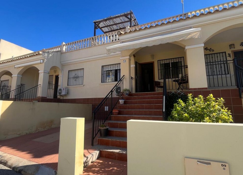 Sale - Town house -
Algorfa