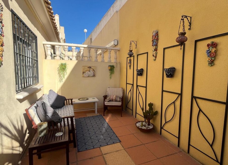 Sale - Town house -
Algorfa