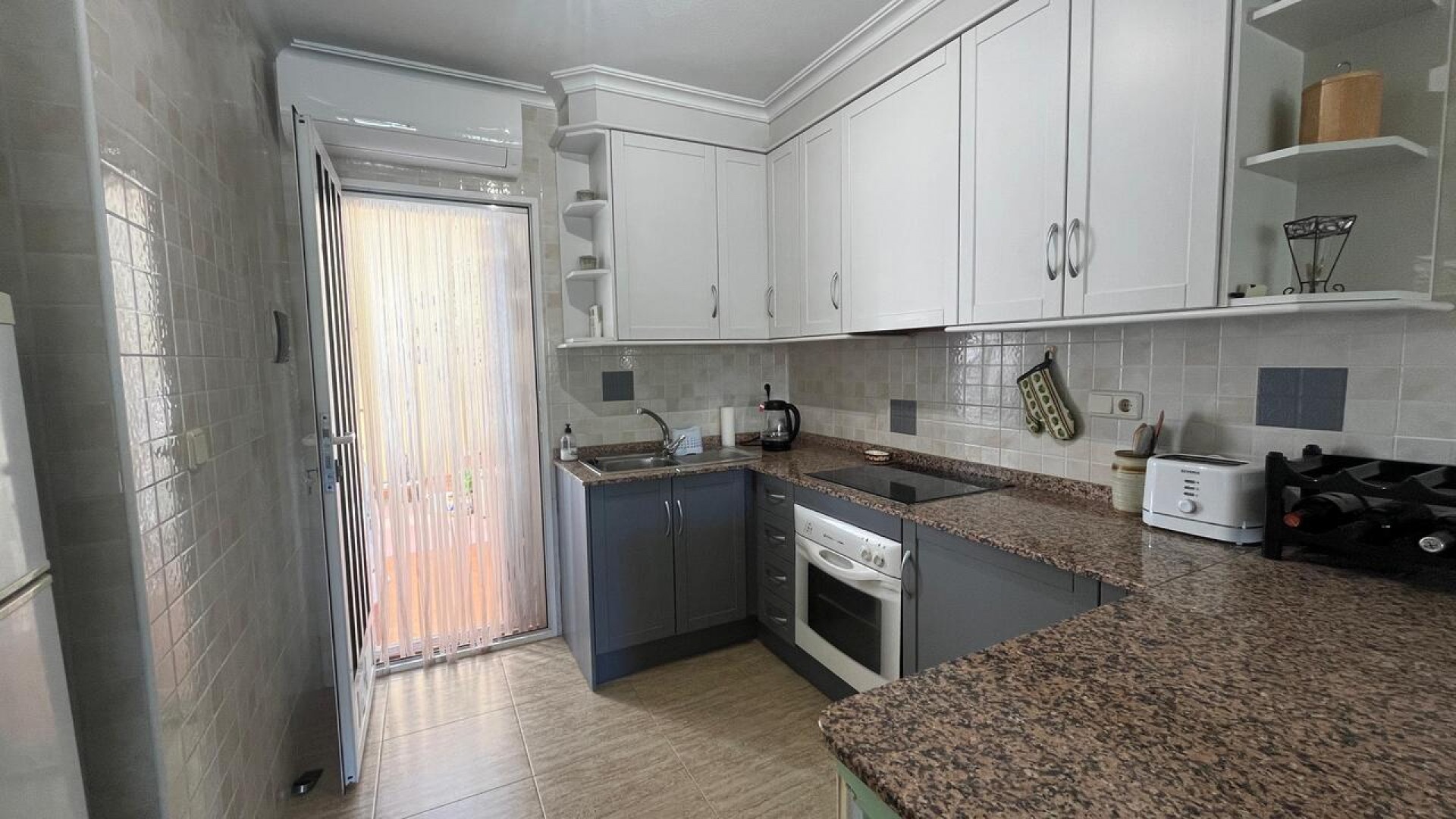 Sale - Town house -
Algorfa