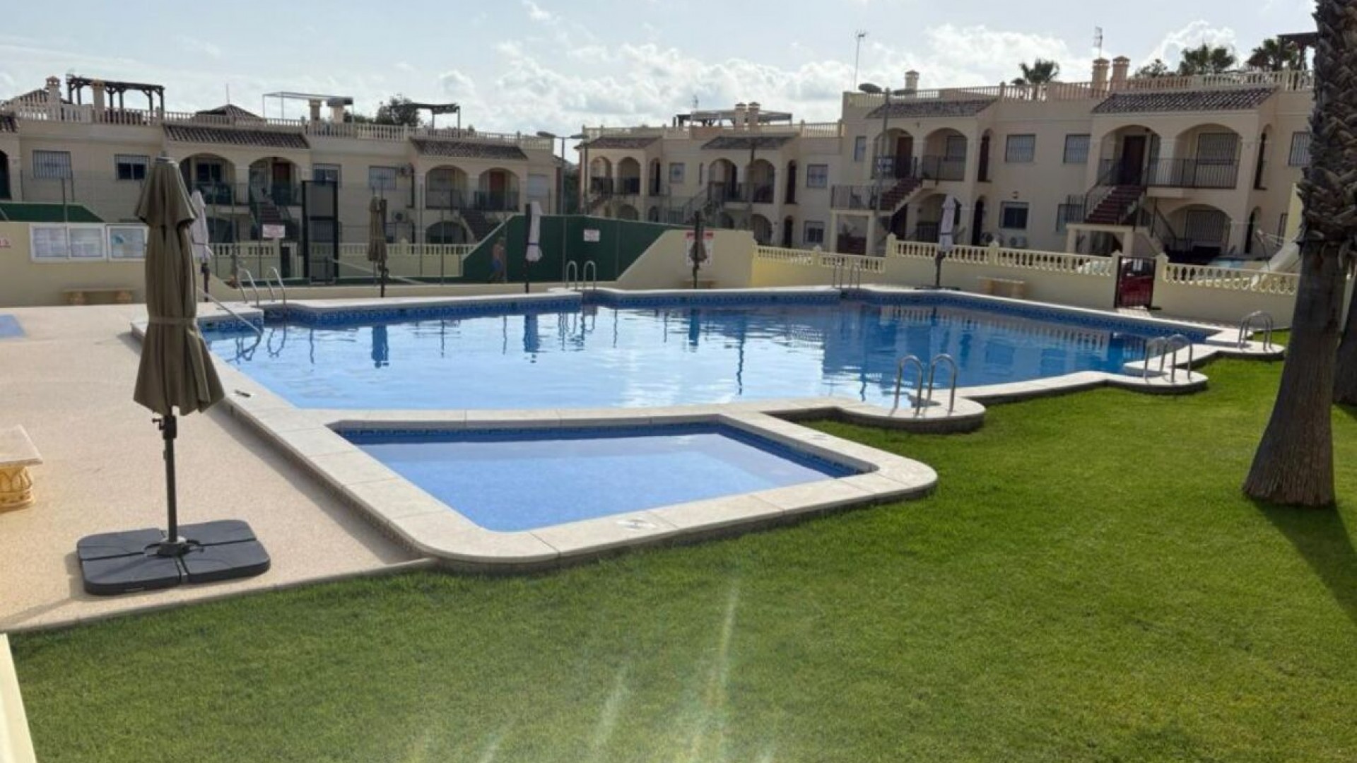 Sale - Town house -
Algorfa