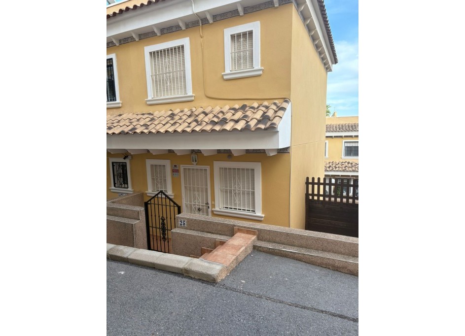 Sale - Town house -
Algorfa