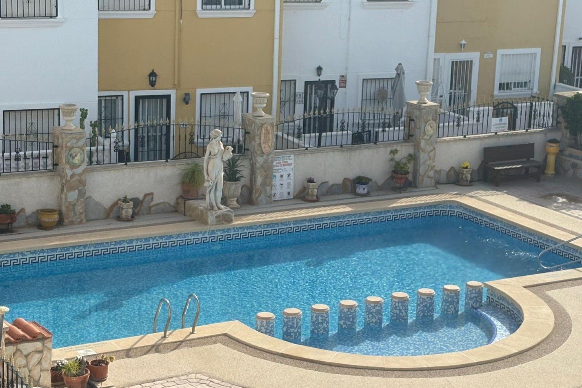 Sale - Town house -
Algorfa