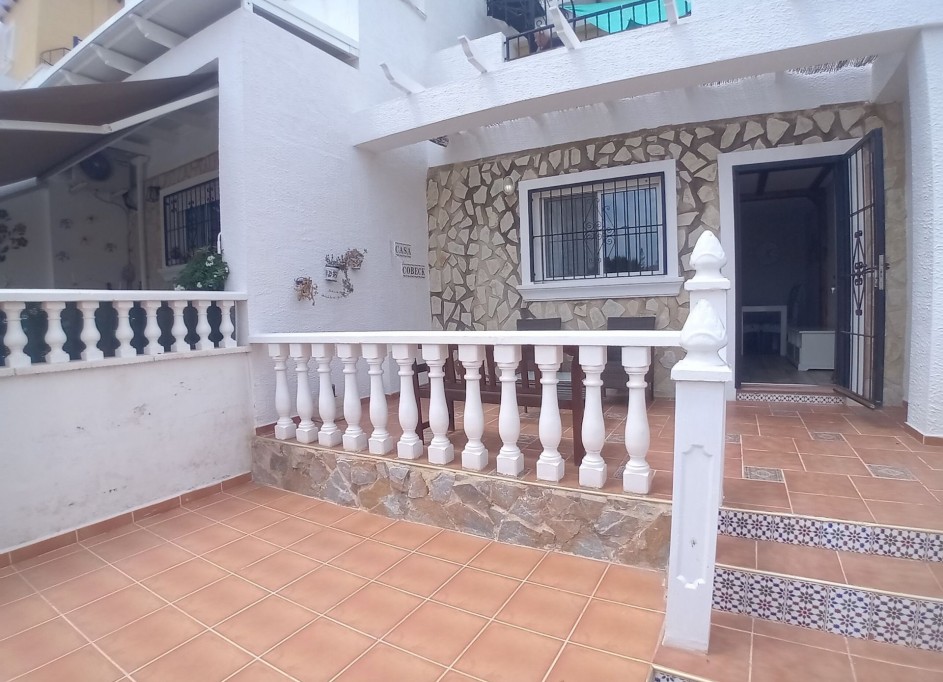 Sale - Town house -
Algorfa