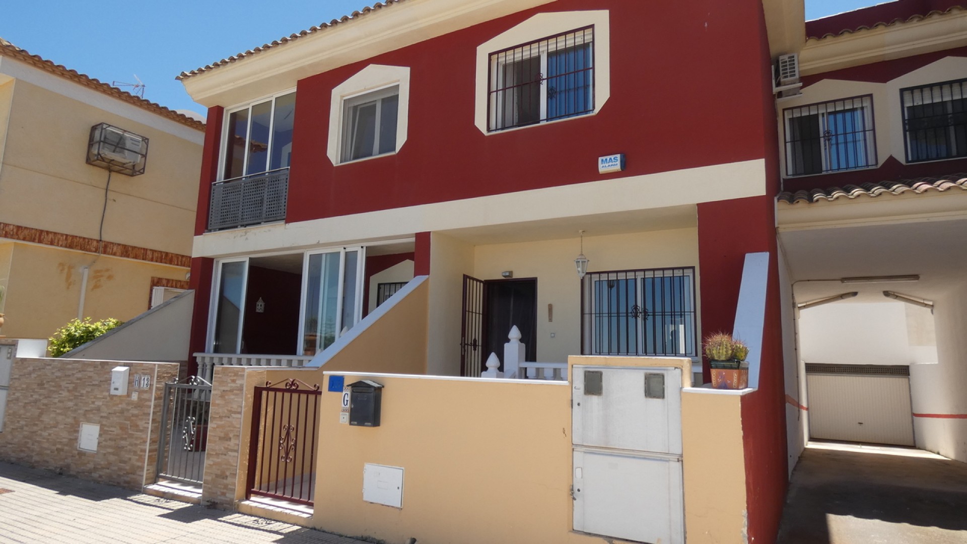 Sale - Town house -
Algorfa