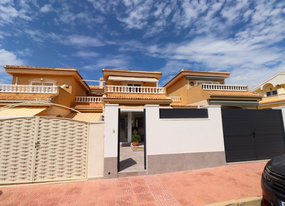 Sale - Town house -
Benijofar - Monte Azul
