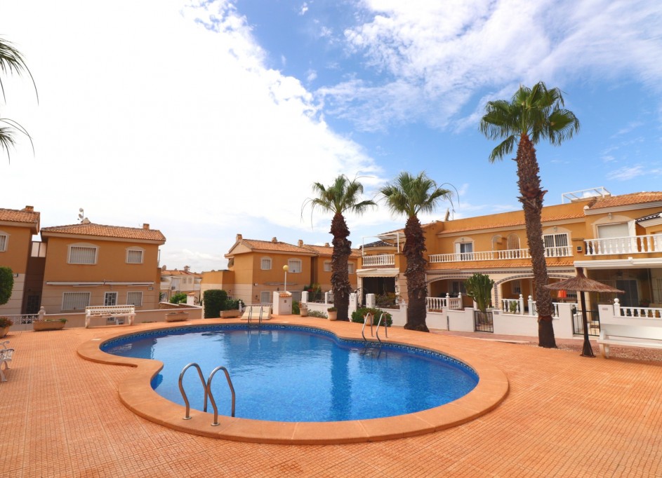 Sale - Town house -
Benijofar - Monte Azul
