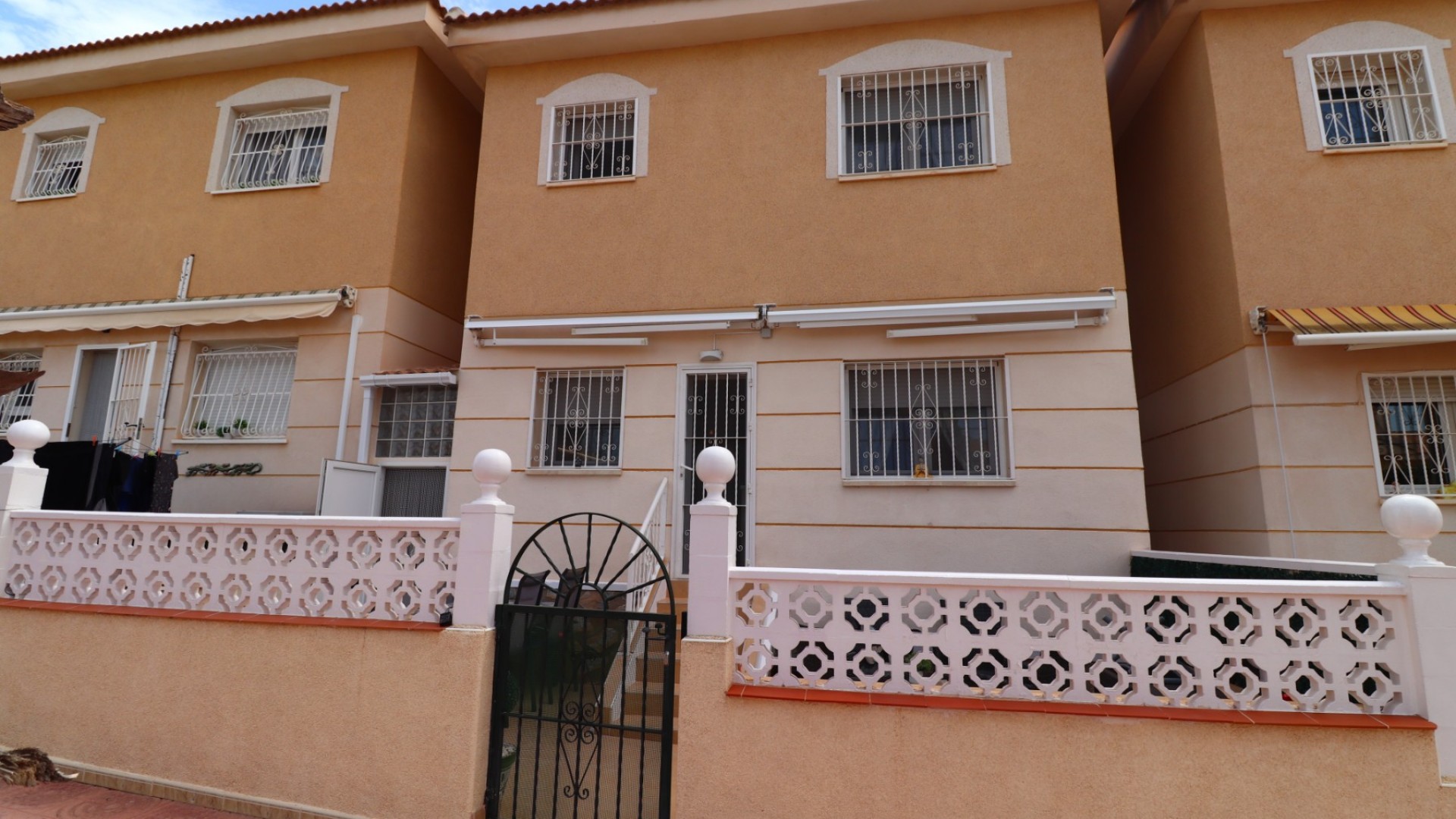 Sale - Town house -
Benijofar - Monte Azul