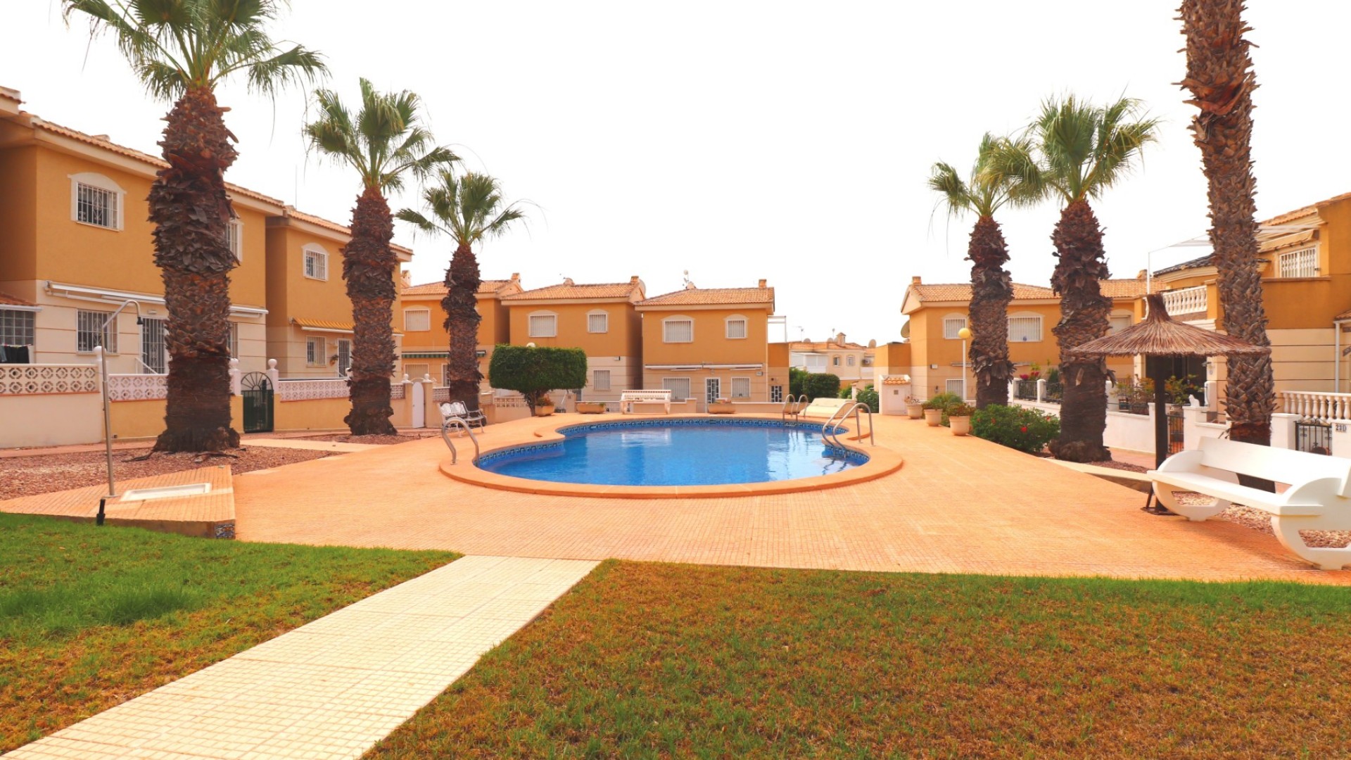Sale - Town house -
Benijofar - Monte Azul