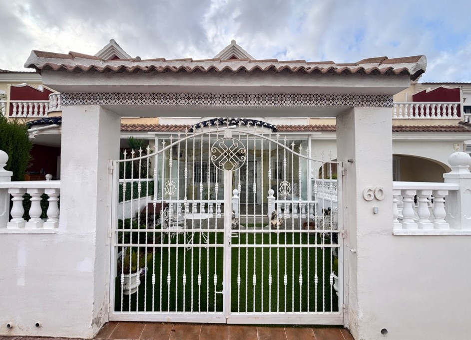 Sale - Town house -
Benijofar - Monte Azul