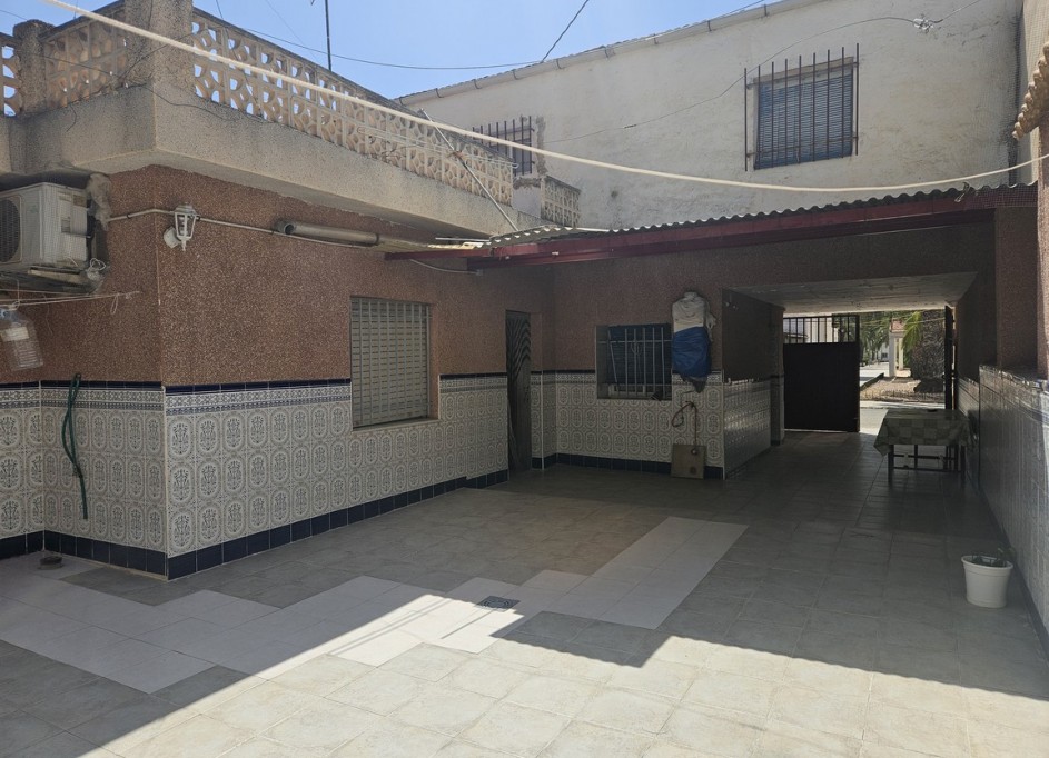 Sale - Town house -
Crevillente