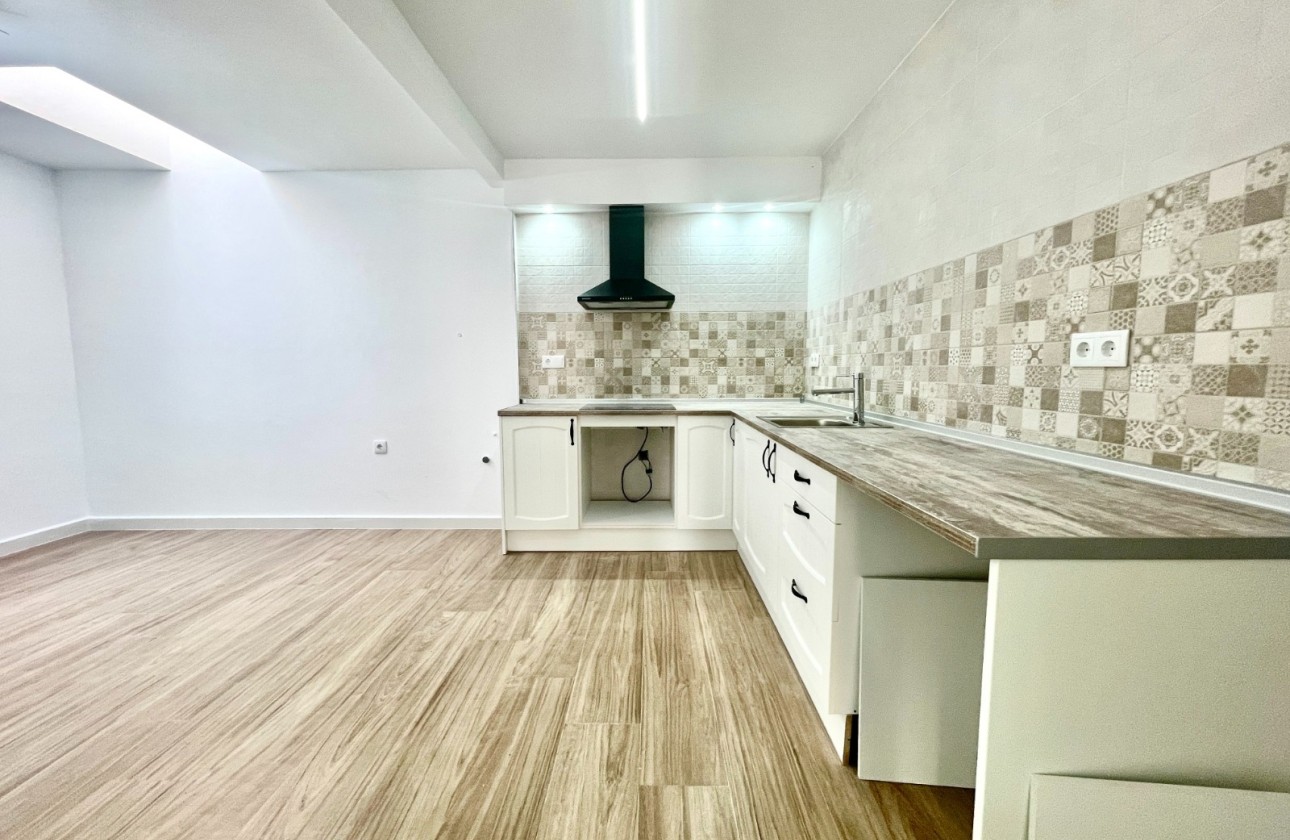 Sale - Town house -
Daya Vieja