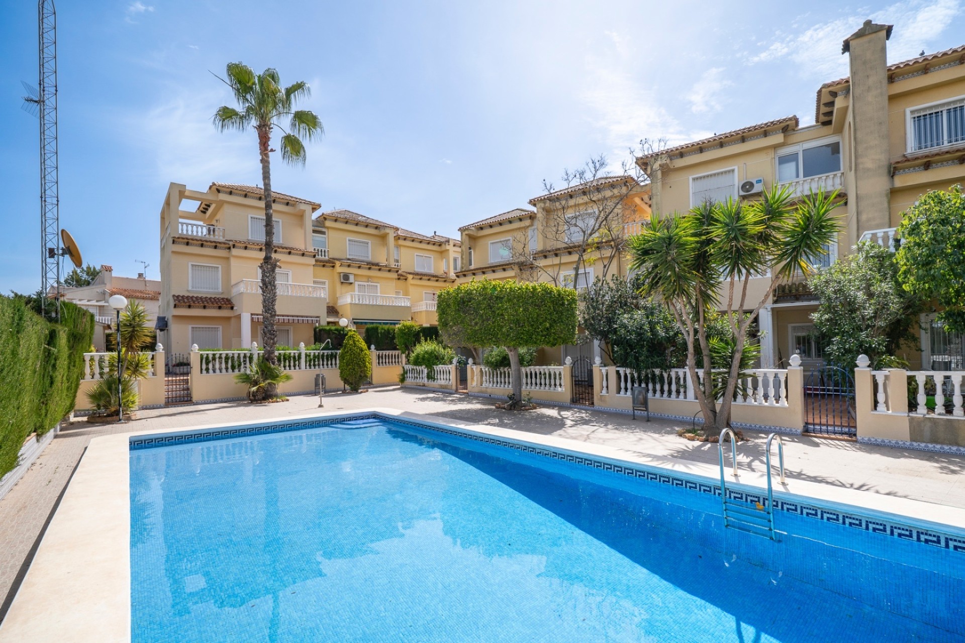 Sale - Town house -
Guardamar del Segura - El moncayo