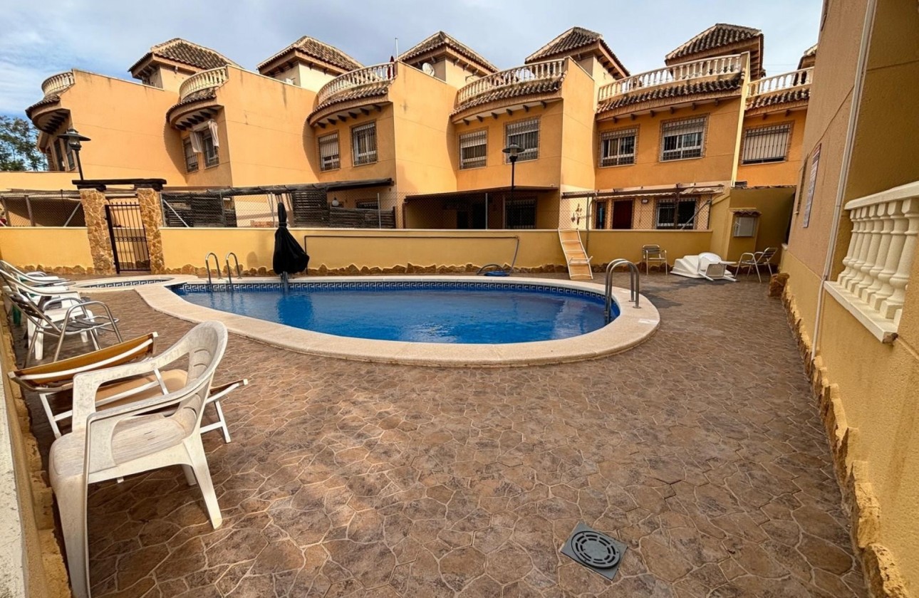 Sale - Town house -
Guardamar del Segura - Urbanizaciones