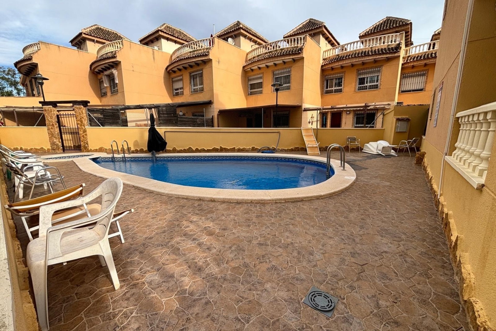 Sale - Town house -
Guardamar del Segura - Urbanizaciones