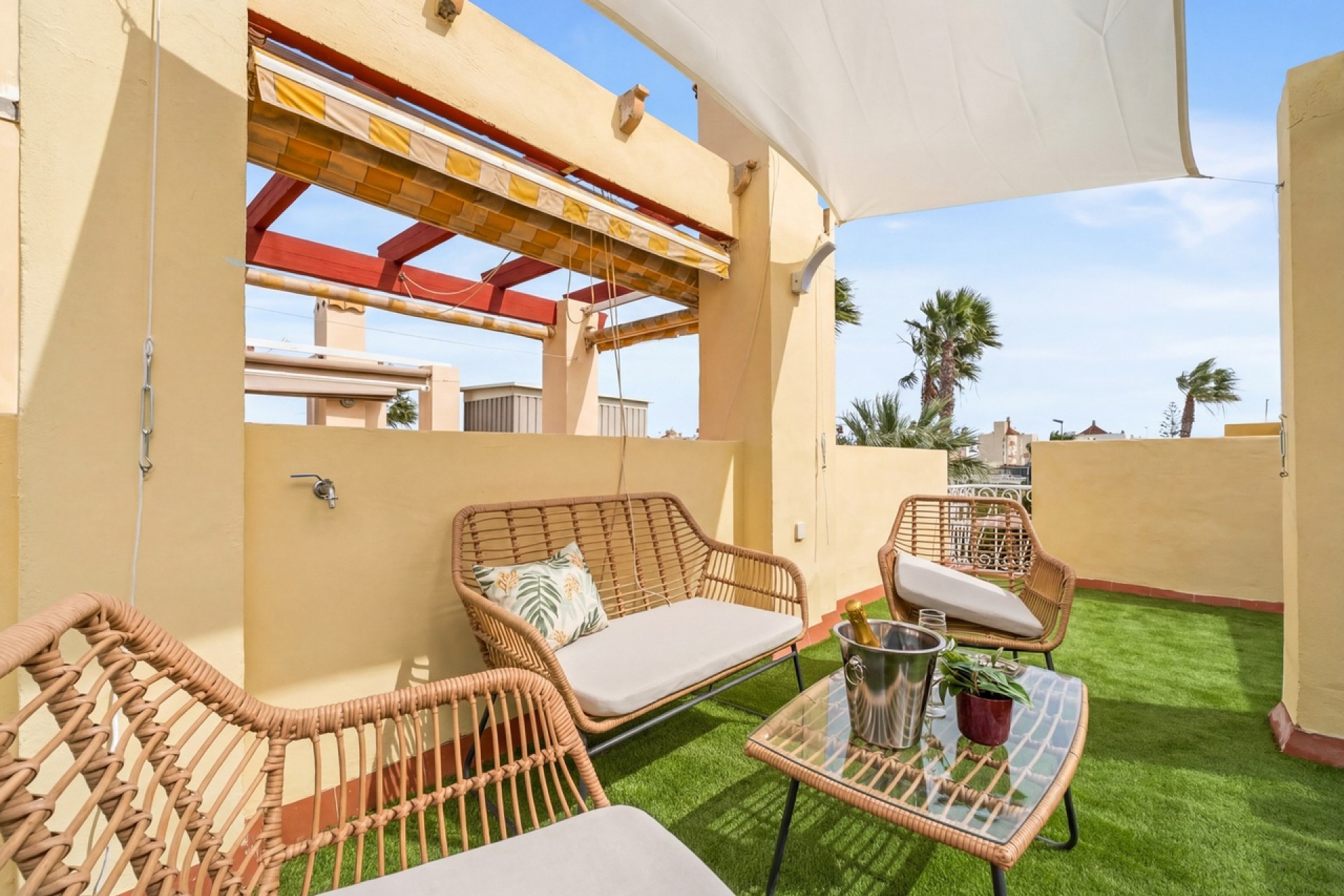 Sale - Town house -
La Florida - Inland