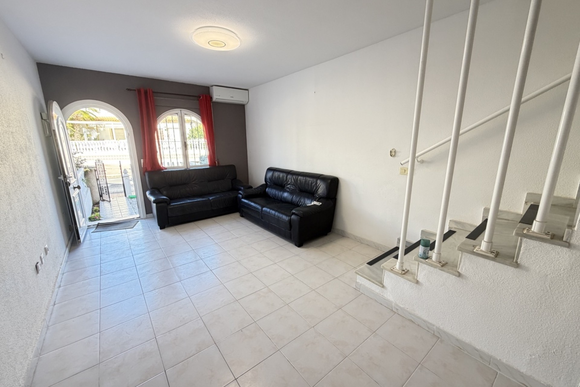 Sale - Town house -
La Florida