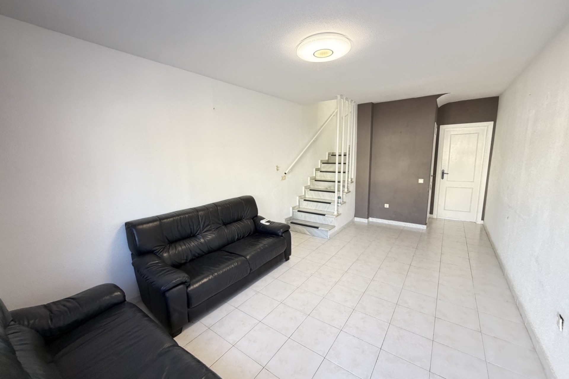 Sale - Town house -
La Florida