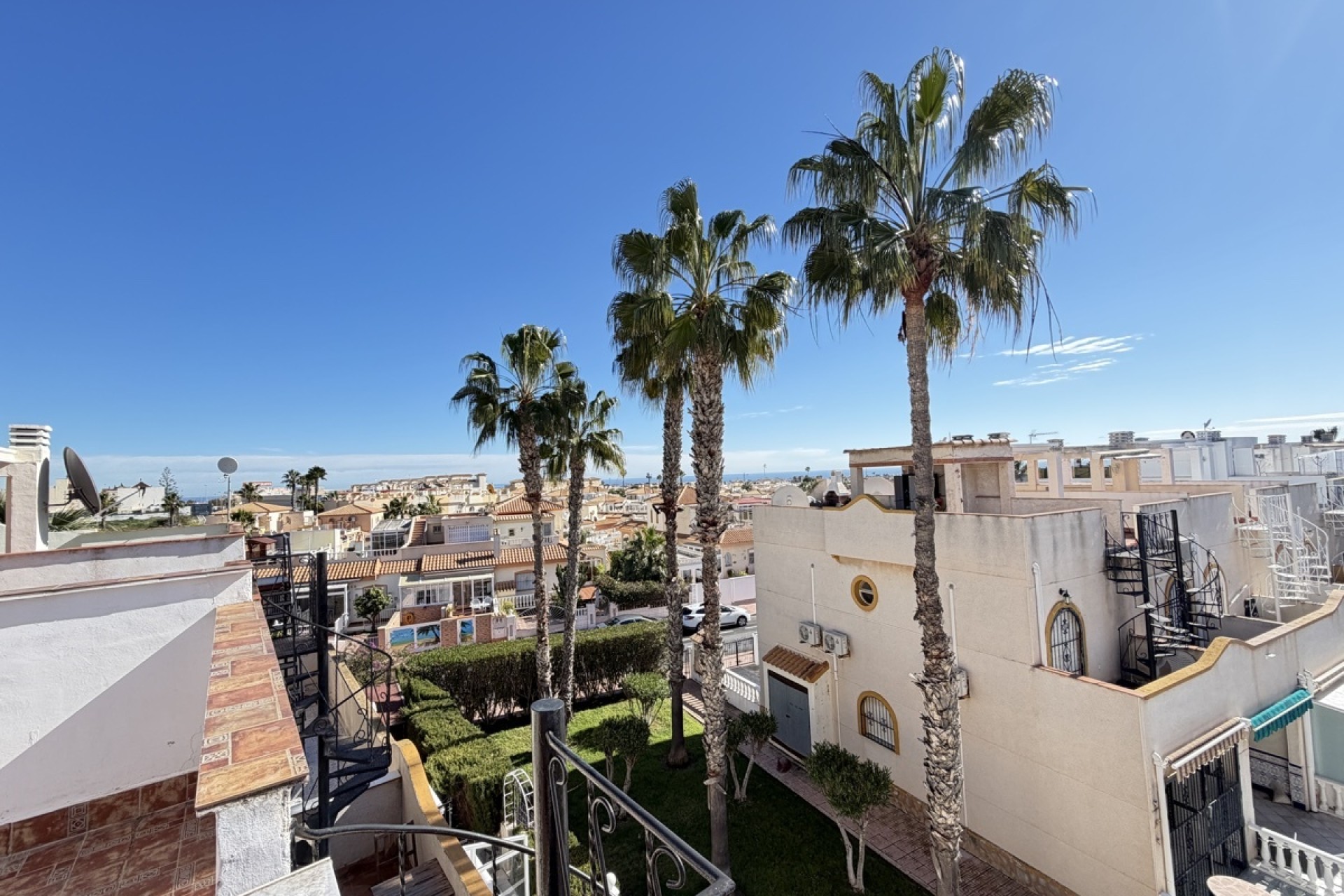 Sale - Town house -
La Florida