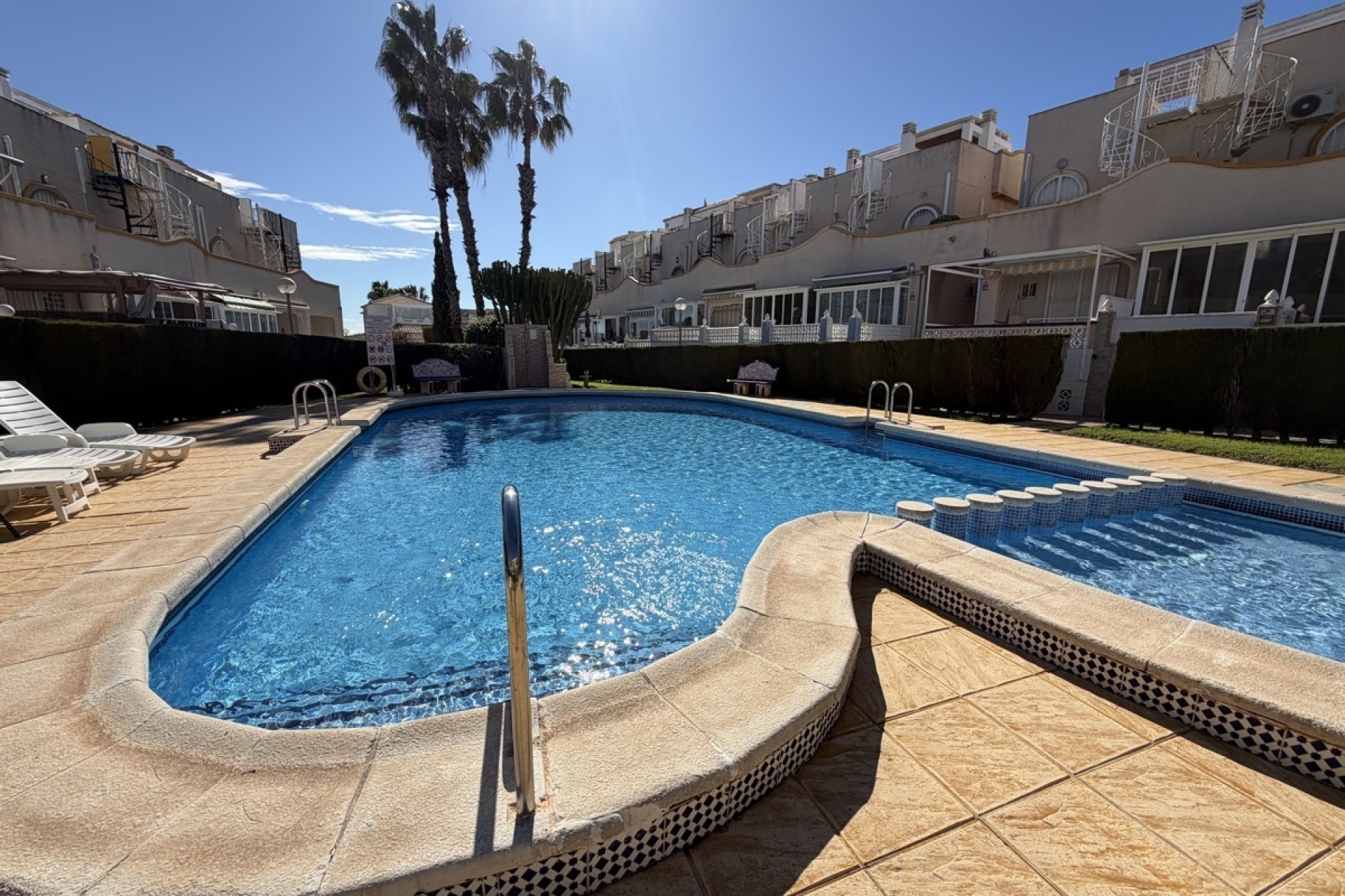 Sale - Town house -
La Florida