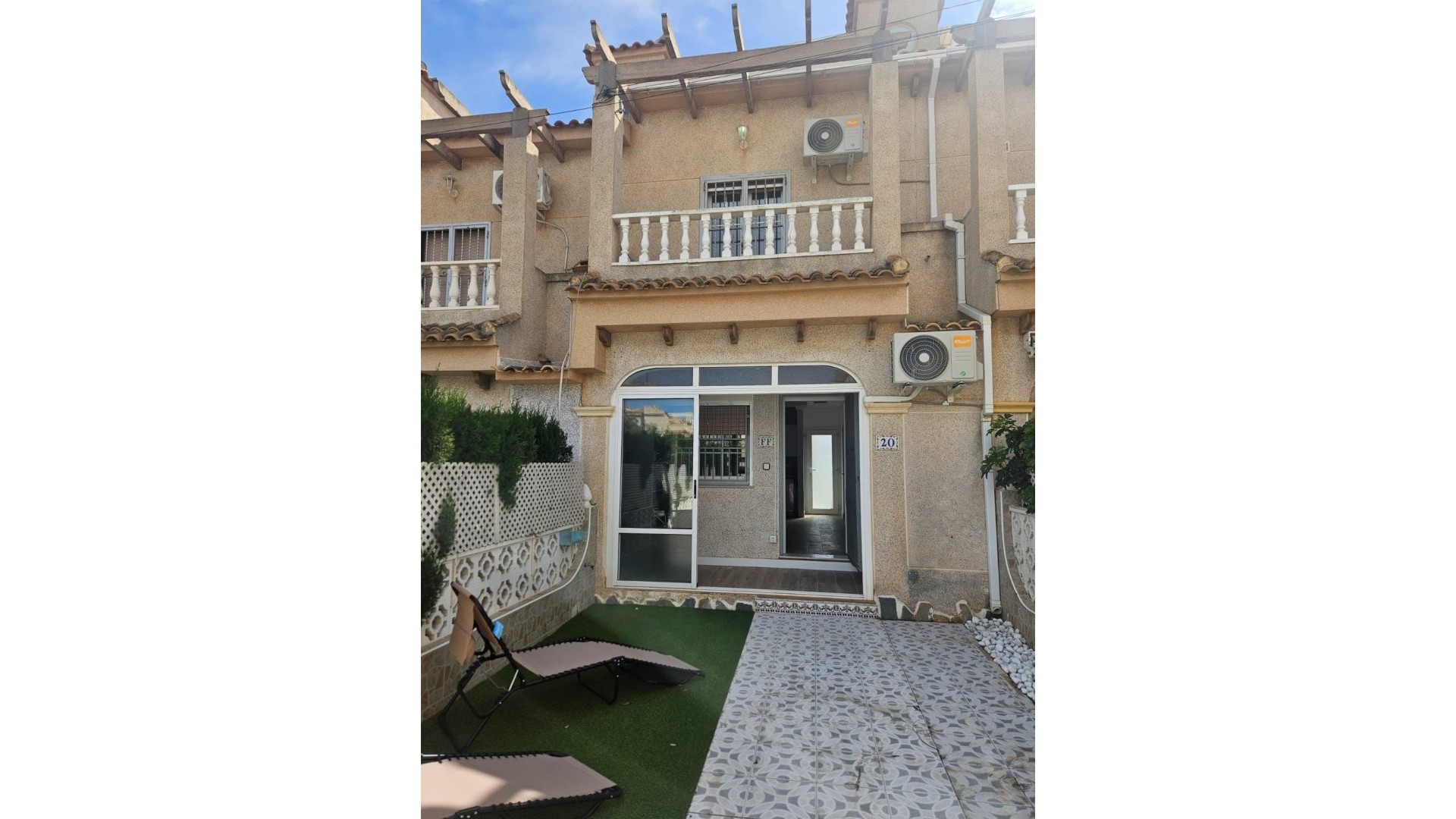 Sale - Town house -
La Mata