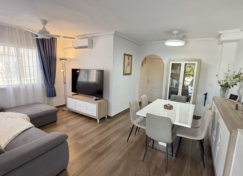 Sale - Town house -
Orihuela Costa - La Zenia