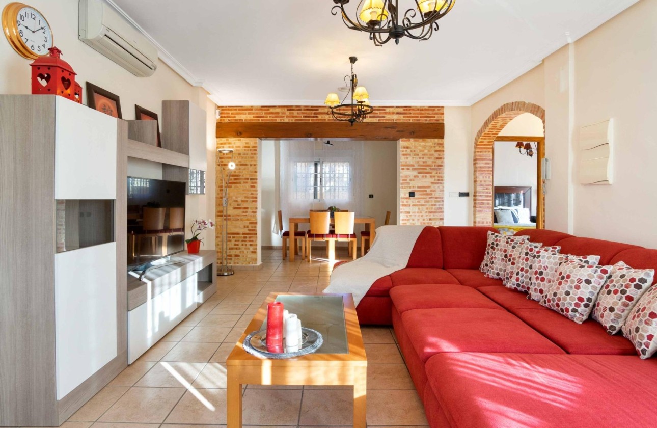 Sale - Town house -
Orihuela Costa - Los Almendros-La Florida