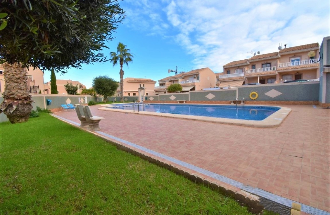 Sale - Town house -
Orihuela Costa - Los Balcones