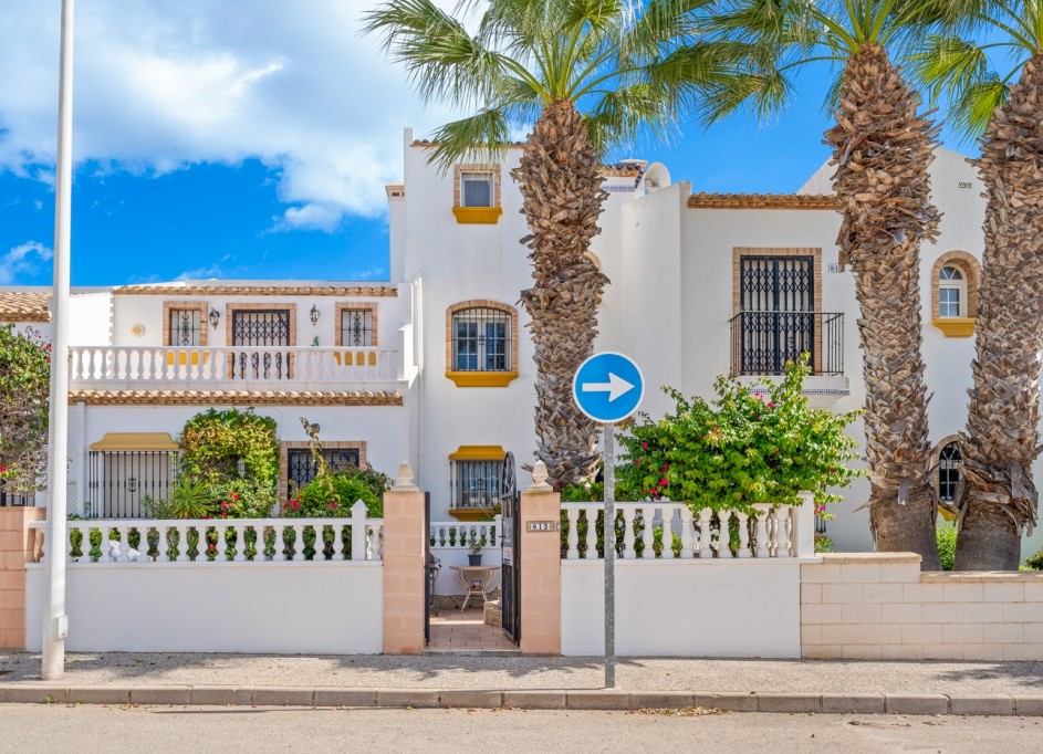 Sale - Town house -
Orihuela Costa - Los Dolses