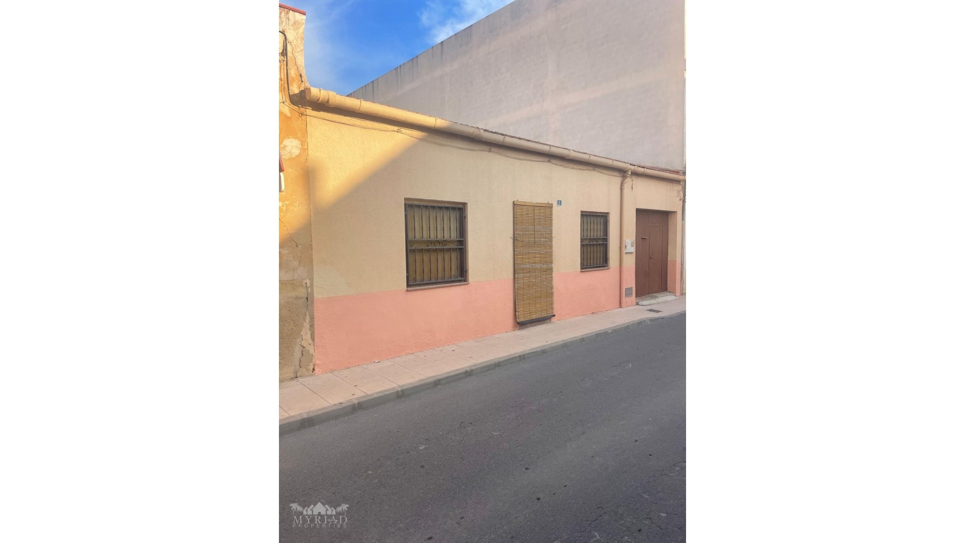 Sale - Town house -
Pinoso - Pinoso Alicante