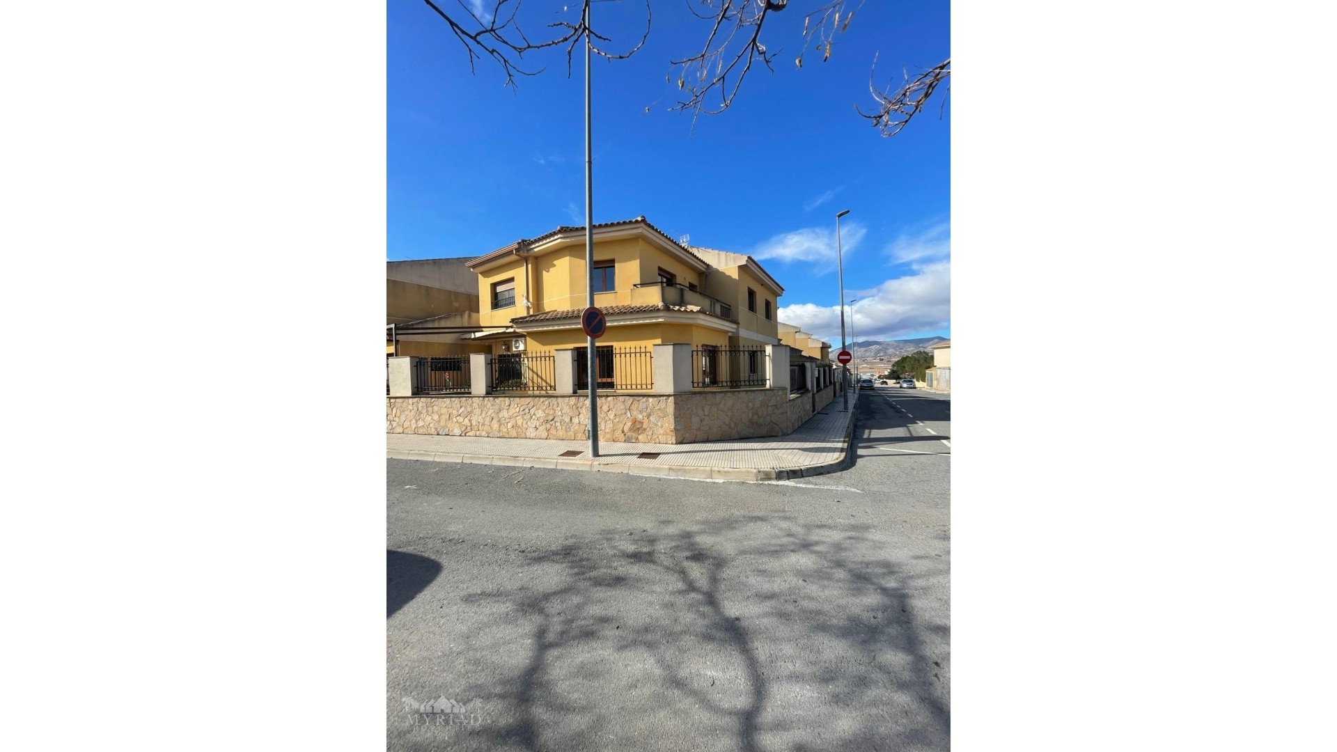 Sale - Town house -
Pinoso - Pinoso Alicante