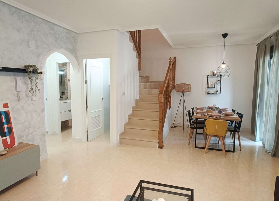 Sale - Town house -
San Miguel de Salinas - Ciudad de las comunicaciones