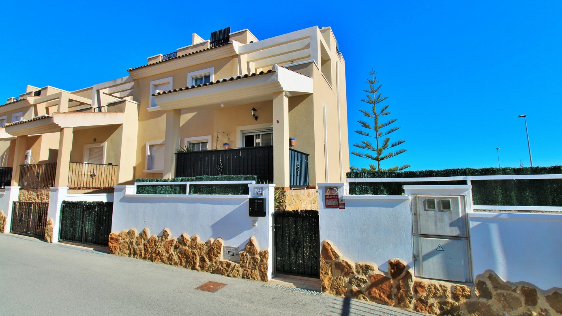 Sale - Town house -
San Miguel de Salinas